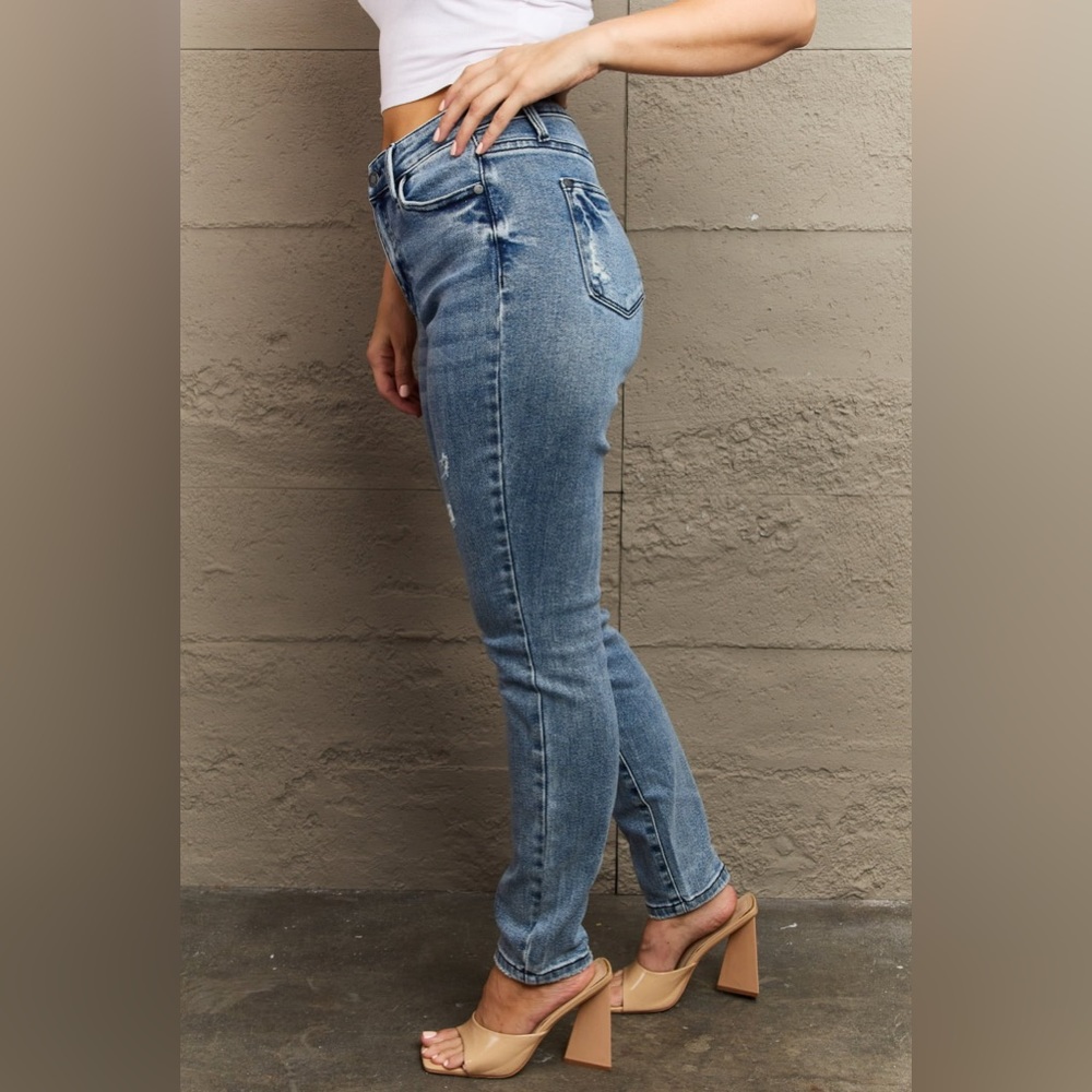 Judy Blue Kayla Full Size High Waist Distressed Slim Jeans NEW - Picture 4 of 7
